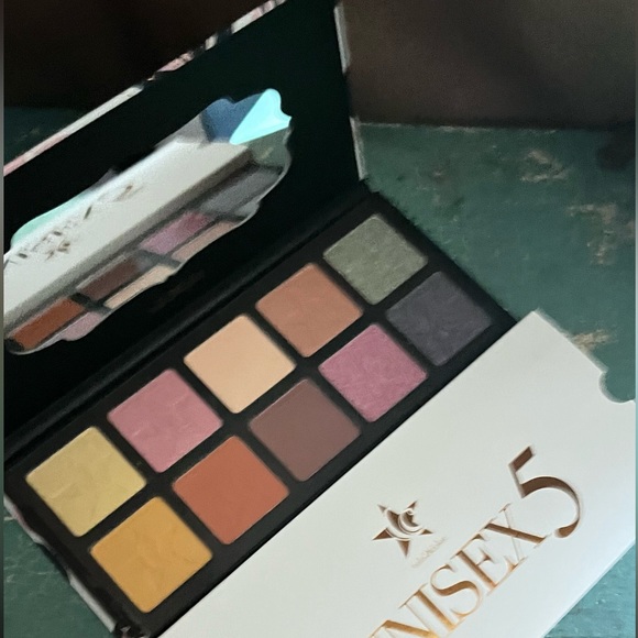 NWT CColor Cosmetics - Unisex 5 Eyeshadow Palette - Picture 3 of 5
